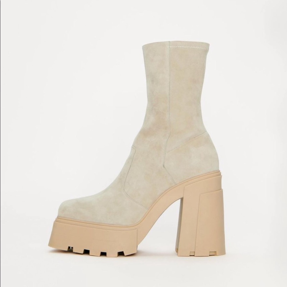 Syro TR Desert Beige Cream Suede Rubber Platform Heel Boots US Men’s 9 Brand New